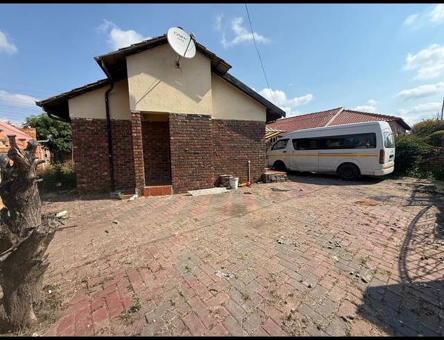 3 BEDROOM HOUSE FOR SALE IN BOITEKONG
